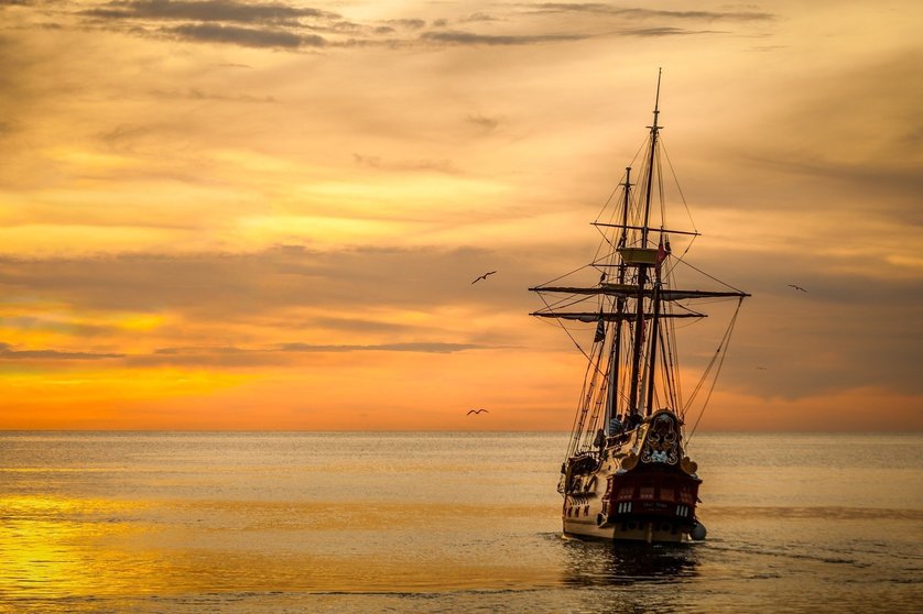 Salida del barco hacia las malucas comandado por Fernando de Magallanes, en el fondo la puesta de sol