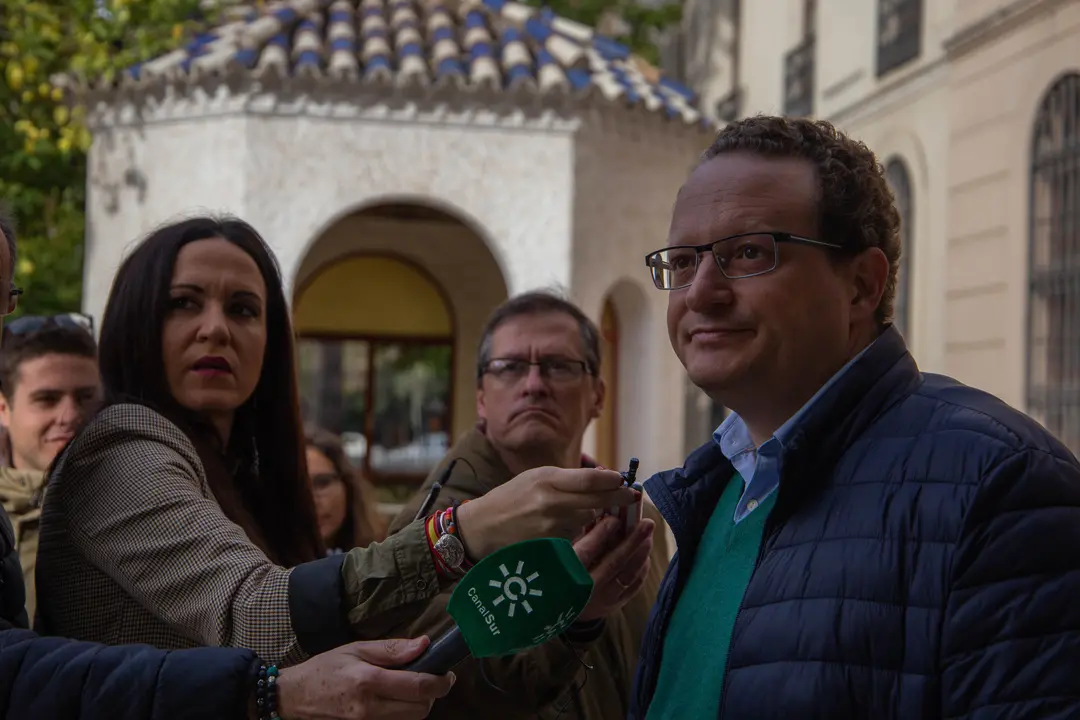 El candidato de VOX al Congreso de los Diputados por C&oacute;rdoba, Jos&eacute; Ram&iacute;rez del R&iacute;o, pidiendo a los cordobeses que apoyen a su partido en estas elecciones.
