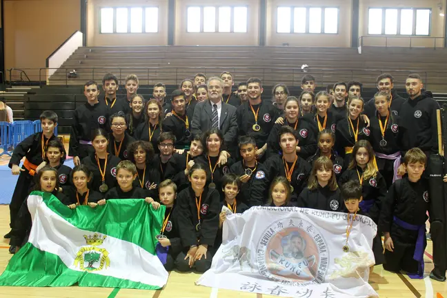 Equipo de competici&oacute;n Kung fu