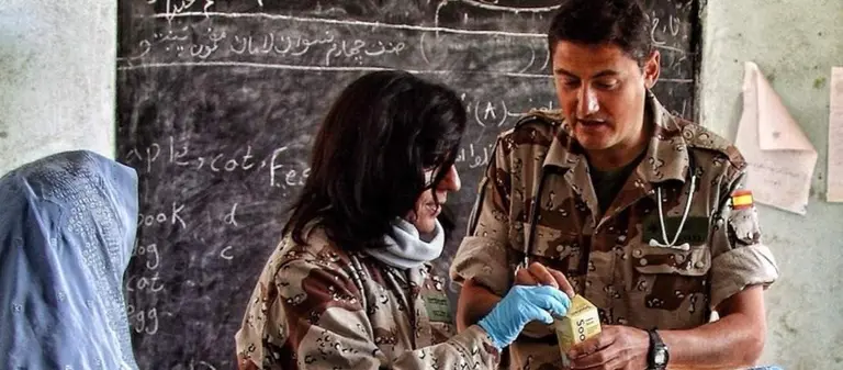 Eduardo Insignares, M&eacute;dico Militar, en Afganist&aacute;n. Foto_cedida Eduardo Insignares