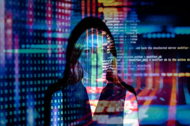 Inteligencia Artificial Foto de ThisIsEngineering: https://www.pexels.com/es-es/foto/codigo-proyectado-sobre-la-mujer-3861969/