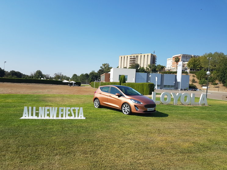 Ford Fiesta expuesto en universidad Loyola Córdoba