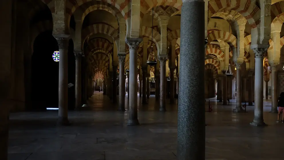 mezquita-catedral-of-cordoba-2842859_1920