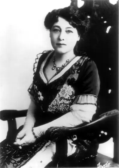 Alice Guy Blach&eacute;, retratada mirando a la c&aacute;mara. 