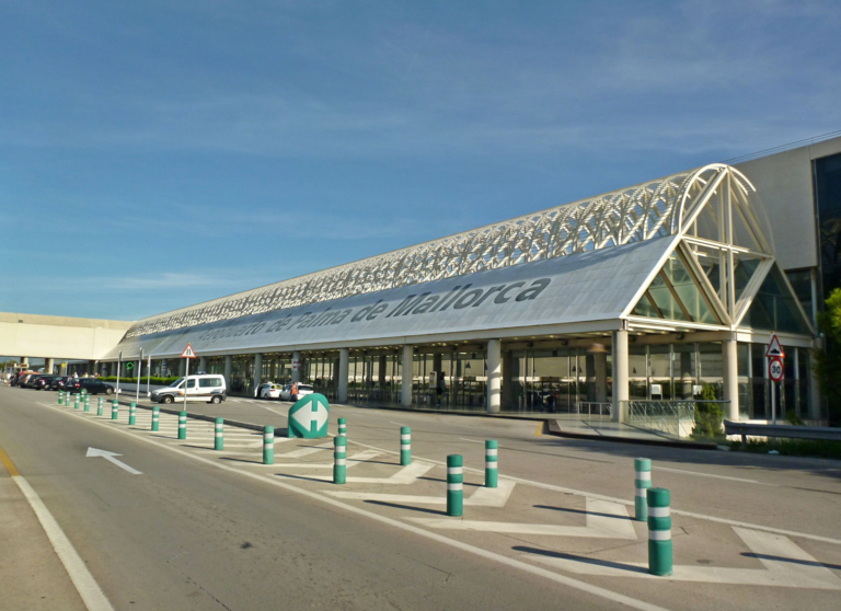 Aeropuerto de Palma de Mallorca. Wikipedia