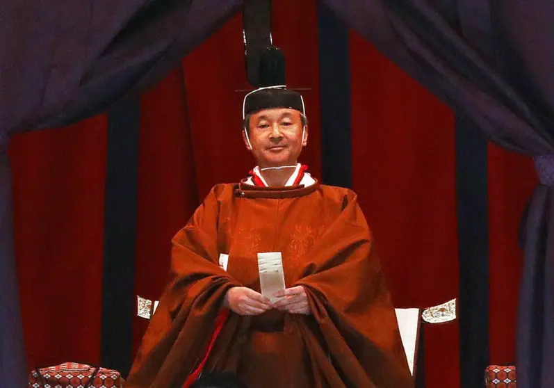 Naruhito trono