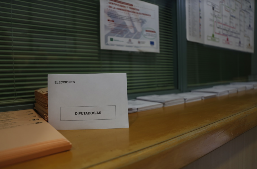 Sobres de diputados y senadores de las elecciones espa&ntilde;olas del 10 de noviembre