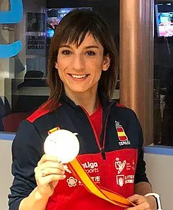 Sandra Sánchez con el título de Campeona del Mundo