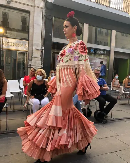 Desfile Aurora Gaviño en Avenida de la Constitución, Sevilla