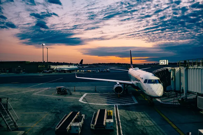 avión en pista