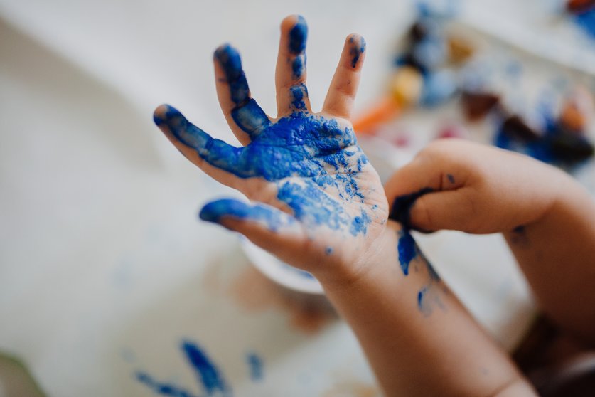 El color azul simboliza el autismo y es utilizado para representar esta condición.