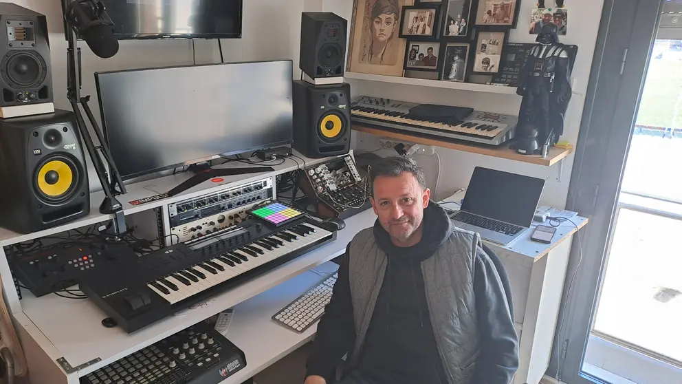 El DJ Ale Baquero en su estudio
