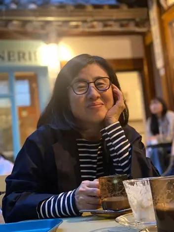 Sunme Yoon en una cafetería de Seúl. Imagen cedida por la entrevistada