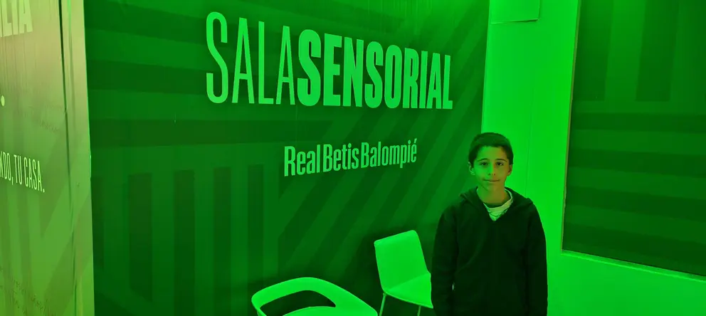 Antonio en la sala sensorial en el Benito Villamar&iacute;n en febrero de 2024. Imagen cedida por la familia
