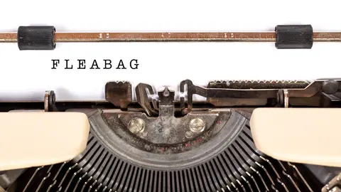 Maquina de escribir con la palabra Fleabag escrita