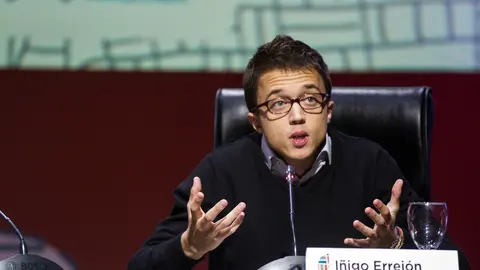 Buenos Aires, 8 de octubre de 2015 - Se llev&oacute; a cabo la Mesa: La construcci&oacute;n de identidades populares, con la precensia Emilce Cuda, Ernesto Villanueva e &Iacute;&ntilde;igo Errej&oacute;n, moder&oacute; Gloria Perell&oacute;; en el encuentro titulado &ldquo;El pueblo y la pol&iacute;tica&rdquo;, un homenaje a Ernesto Laclau, que se lrealiz&oacute; en el Centro Cultural Kirchner, organizado por el Ministerio de Cultura de la Naci&oacute;n, por medio de la Secretar&iacute;a de Coordinaci&oacute;n Estrat&eacute;gica para el Pensamiento Nacional.

Fotos: Mauro Rico/ Ministerio de Cultura de la Naci&oacute;n.