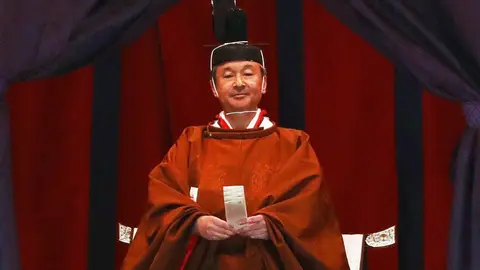 Naruhito trono