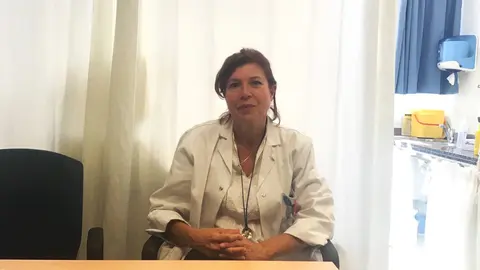 La sex&oacute;loga y enfermera M.&ordf; del Carmen Jurado Luque en su despacho del hospital Reina Sof&iacute;a de C&oacute;rdoba | &Aacute;lvaro Toro Labrador