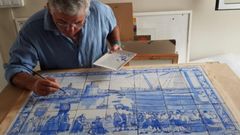 JAVIER SÁNCHEZ-DALP PINTANDO EL AZULEJO DE MAGALLANES