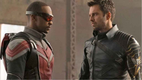 Anthony Mackie (izda) y Sebastian Stan (dcha) como Falcon y el Soldado de Invierno. Foto- Disney +