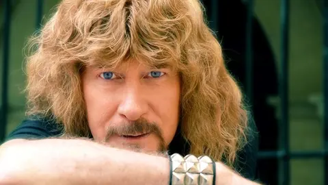 Manuel Mart&iacute;nez, Cantante de Medina Azahara. Foto de Medina Azahara.