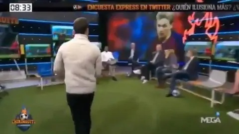 Edu Aguirre entrando en el plat&oacute; del Chiringuito
