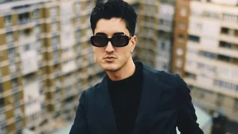 Foto de Instagram @notdumas en colaboraci&oacute;n con Yves Saint Laurent