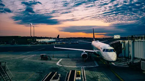avi&oacute;n en pista