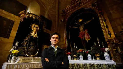 Ra&uacute;l Mu&ntilde;oz con sus titulares de la Hdad. de &Aacute;nimas