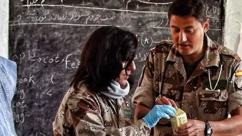 Eduardo Insignares, M&eacute;dico Militar, en Afganist&aacute;n. Foto_cedida Eduardo Insignares