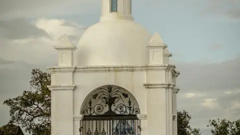 Templete Santuario Virgen de la Monta&ntilde;a. Fuente: Web patronadecaceres.com