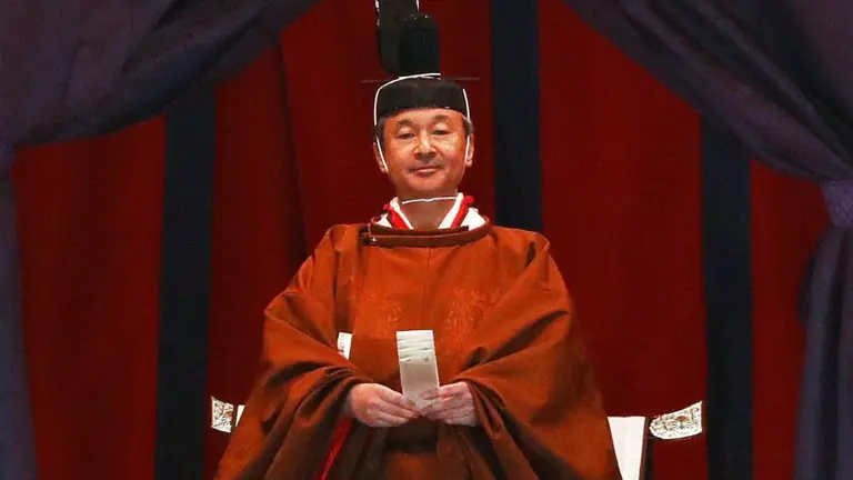 Naruhito trono
