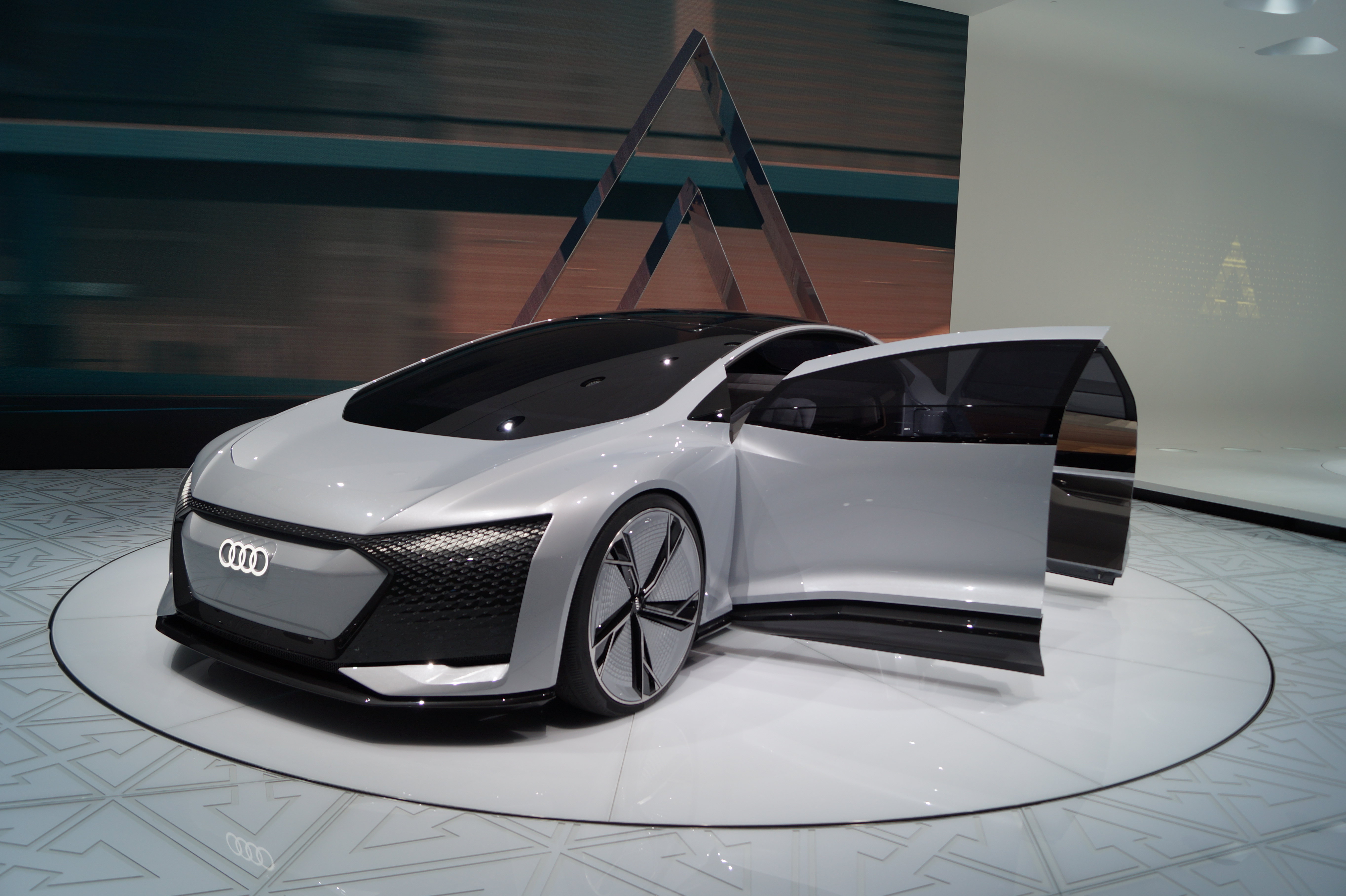 El Audi Aicon, con una carrocería claramente futurista. 