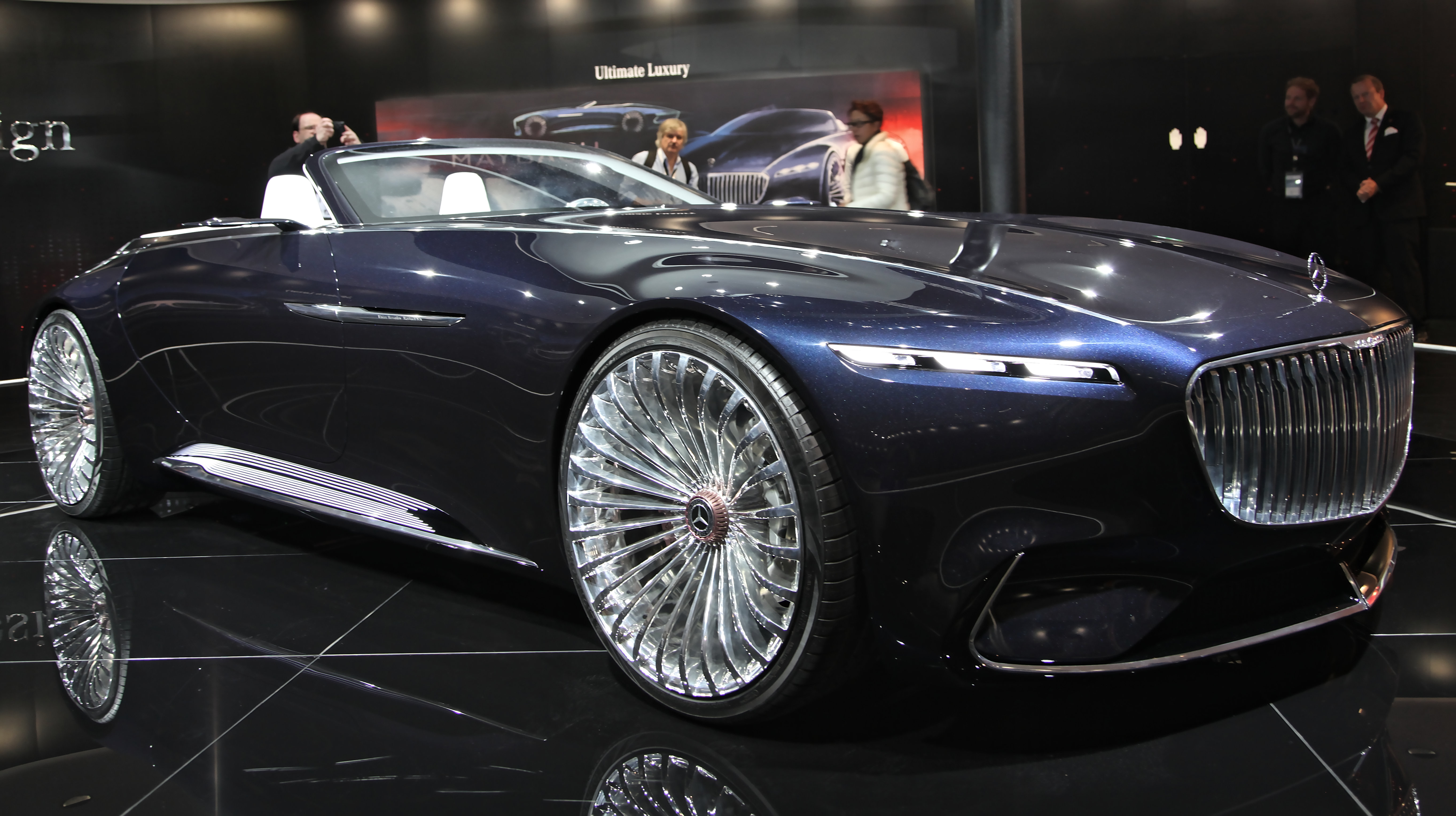 Mercedes Maybach Vision 6 Cabrio, destaca por su linea elegante y su longitud.