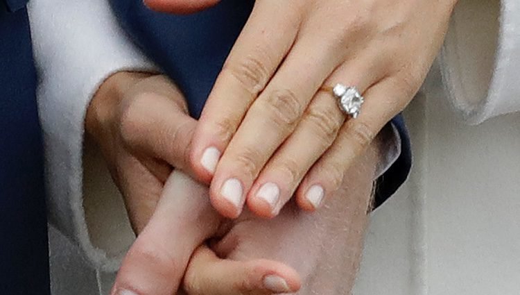 120304_anillo-compromiso-principe-harry-entregado-meghan-markle_m