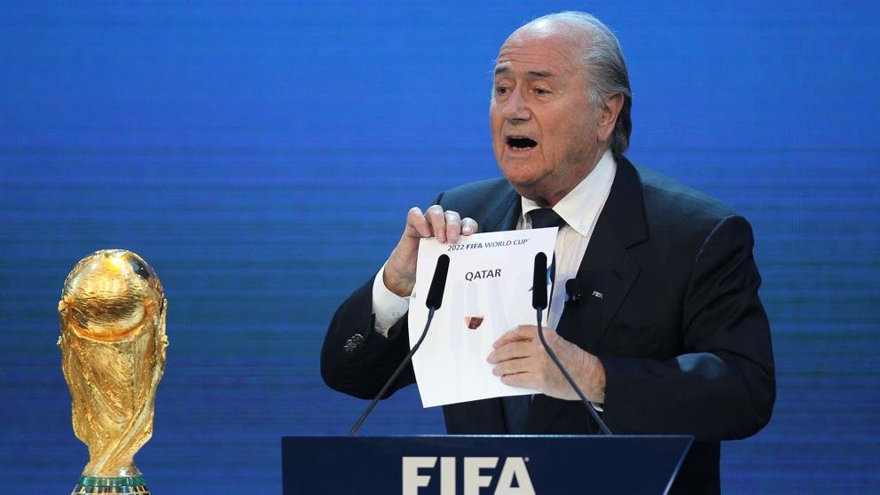 Joseph Blatter, en ese entonces presidente de la FIFA, anunciando la elección de Qatar para el Mundial 2022