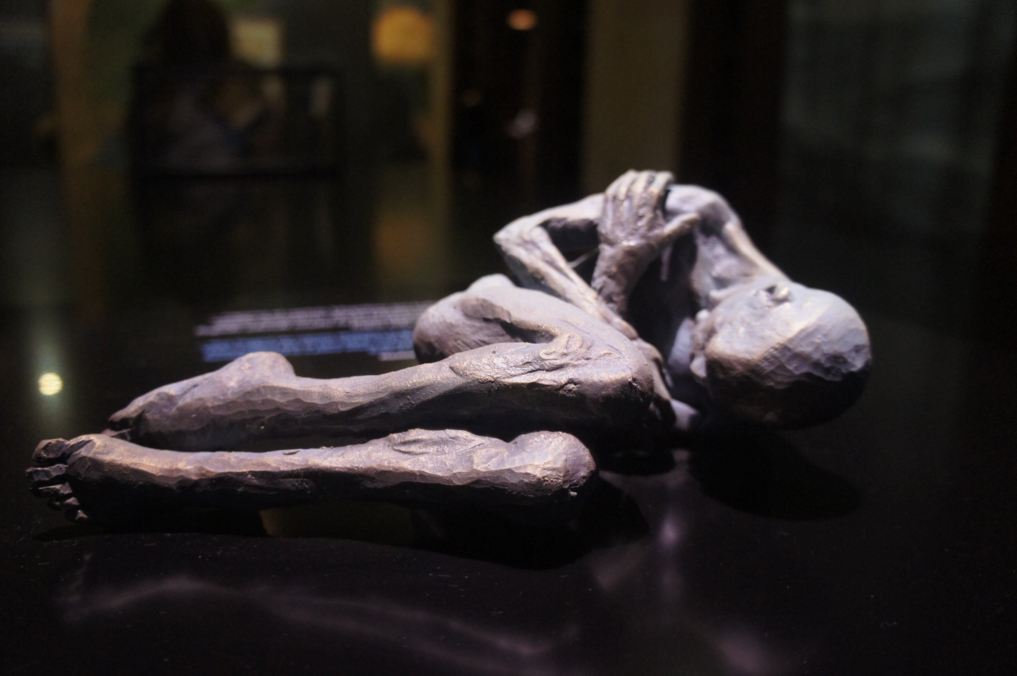 Escultura de la Exposción en el Archivo de Indias