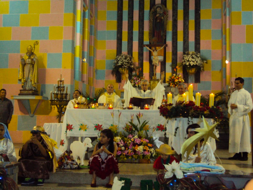 Don Ignacio celebrando Eucaristía en Venezuela, 2013. Fotografía: Ignacio González