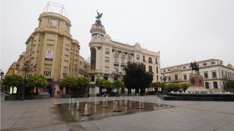 Plaza Tendillas en Córdoba totalmente vacía en el primer día del confinamiento – A. Carmona-ABCórdoba