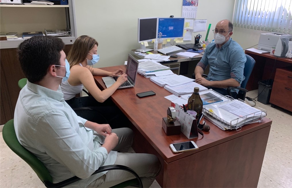 José Manuel Moreno Rojas, Investigador Titular en IFAPA de Córdoba, en su despacho-Josefina Sillero