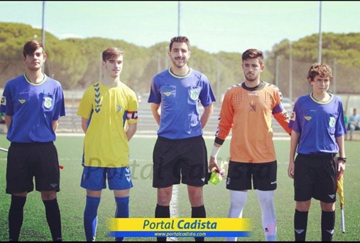 Capitanes y equipo arbitral de partido entre el Cádiz y el Sanluqueño juveniles (2015) - Portal Cadista