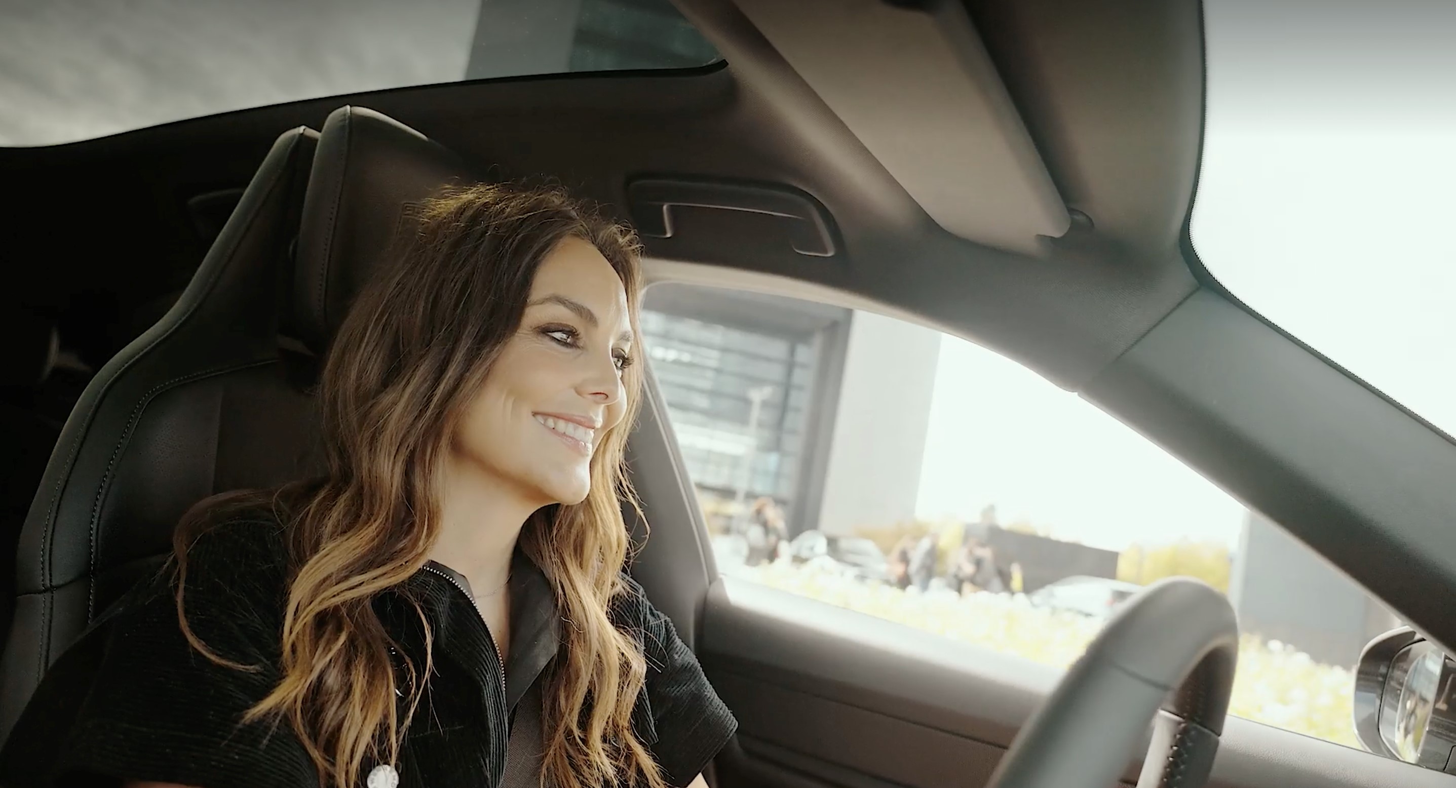 Mónica Carrillo durante la grabación de la colaboración con ELLE y Porsche, HUGO F. VALEIRAS_3.jpg