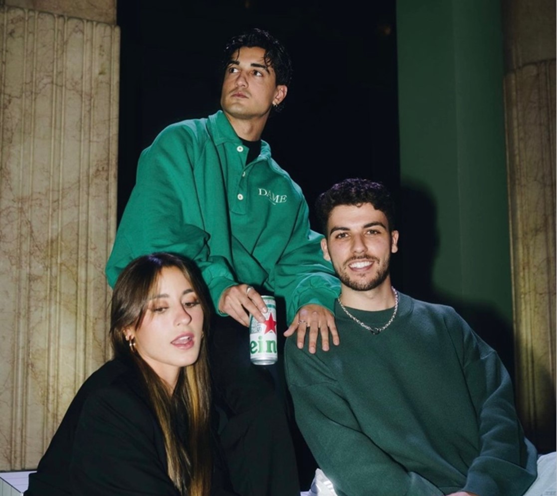 Foto de Instagram @notdumas con @paulagonu y @werlyb en el evento de Heineken