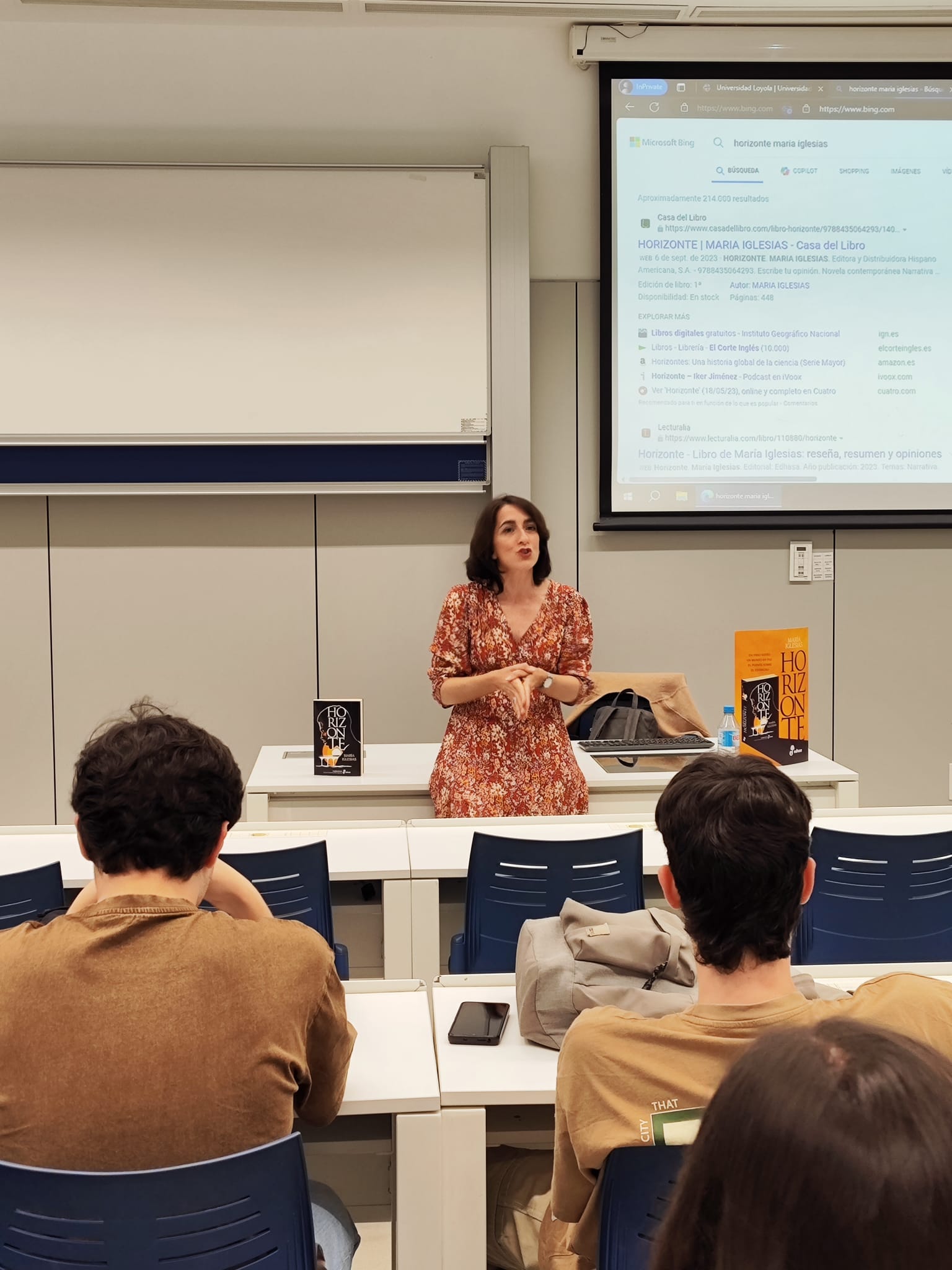María Iglesias presenta Horizonte en la Universidad Loyola