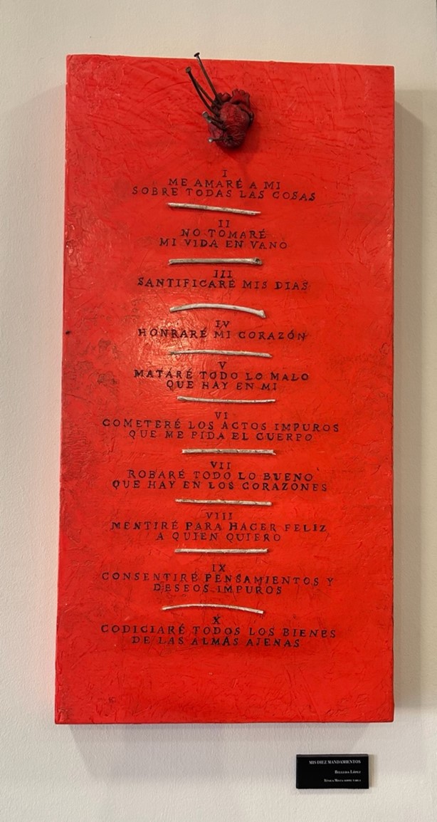 Obra de la exposición Nada te turbe en la pared de la cafetería del teatro Centro Cultural de la Villa. María López Vela