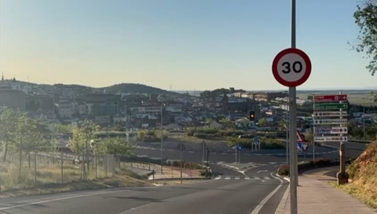 Vistas de Cáceres desde el autobús que conduce al inicio del sendero hacia el santuario. Imagen_Beatriz Mancebo